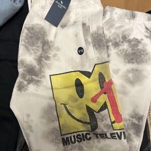 Abercrombie kids size 9/10 gray and white tie-dye